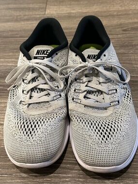 Nike Free RN Gray & Black Size 10